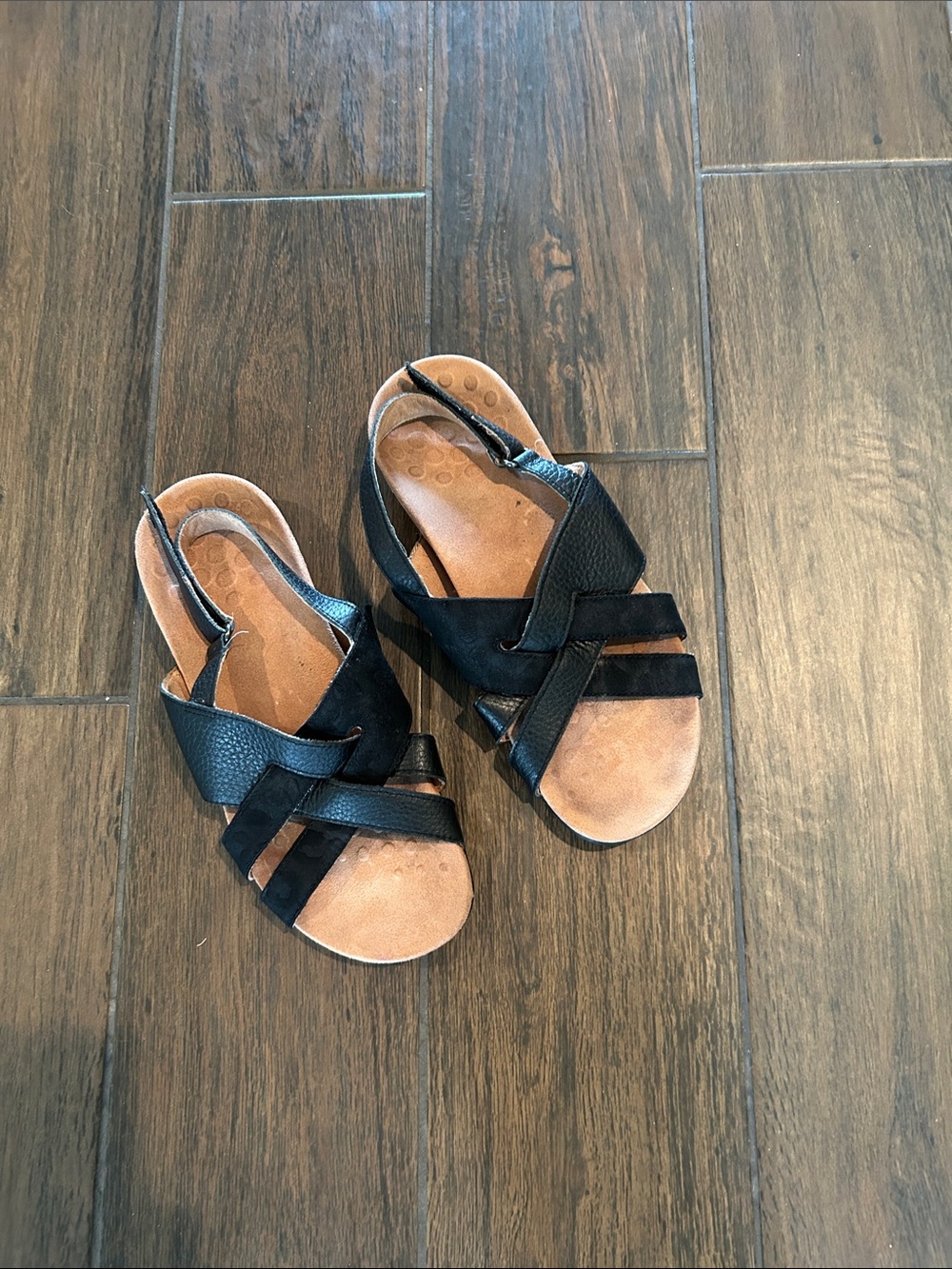 Vionic Women's Black Slingback Comfort Sandals